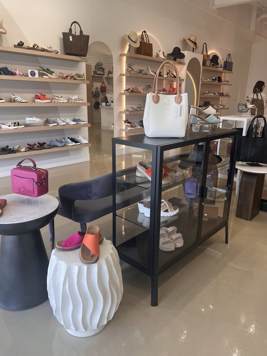 katieinthepark's tweet photo. New business now open in Sherwood Park!
Maraki Shoes sells designer shoes with a wide variety of price points!
Head to their website or visit them for more information.
📍800 Broadmoor Blvd Unit #720
Monday-Friday 10am-6pm
Saturday 10am-5pm
#shpk #strathco #shoplocalshpk https://t.co/kwHDEzuV2q