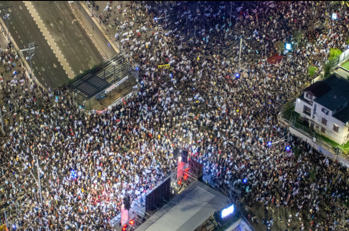 Tel Aviv tonight. Elections now! (Photo Gilad Furst.)