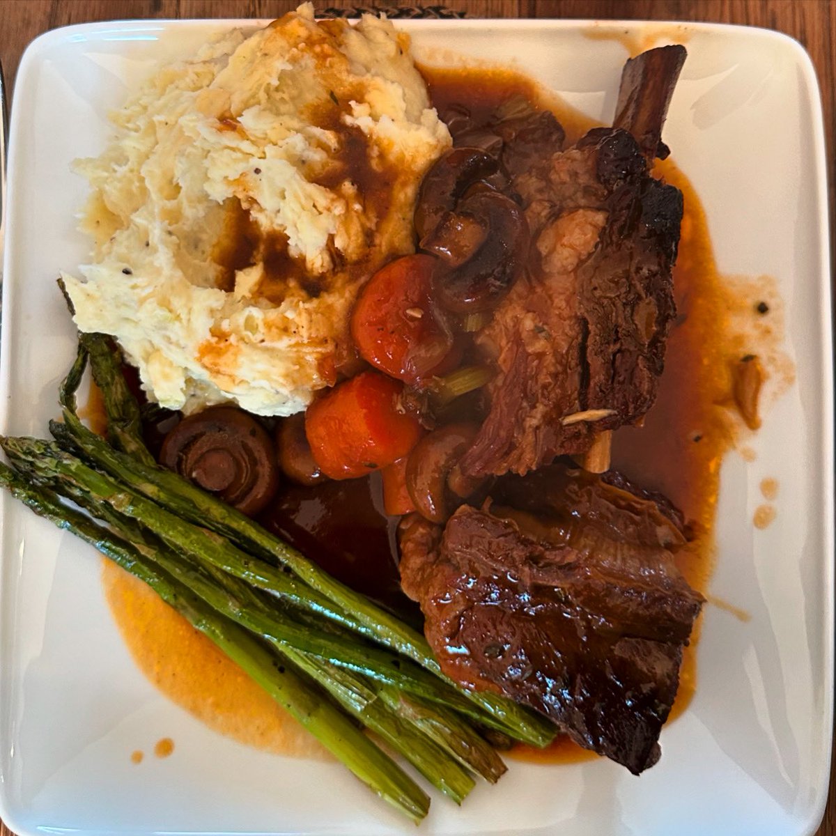 Braised beef short rib and garlic mash for dinner!