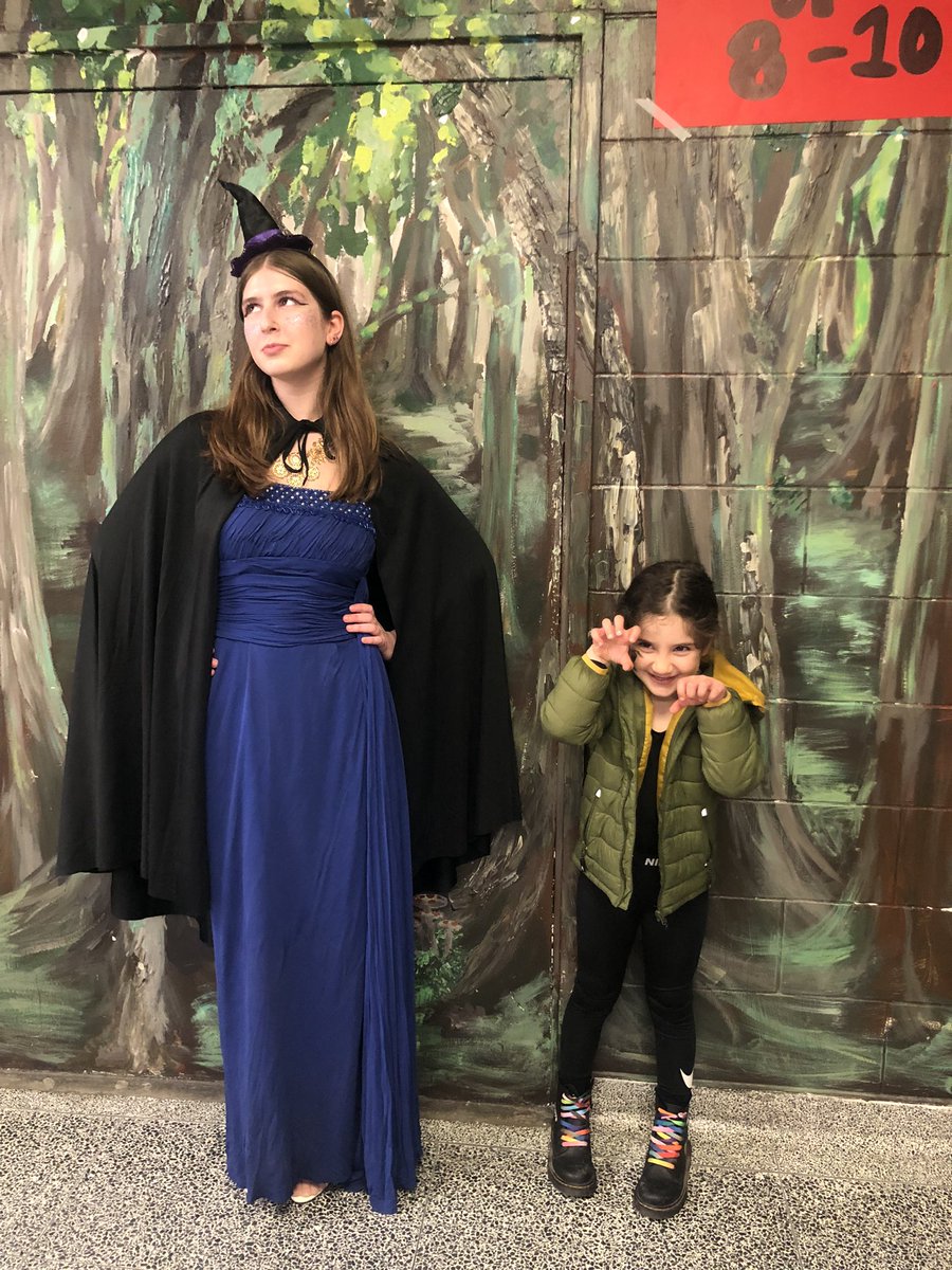 AskariNasim's tweet photo. Wonderful Saturday morning @chs_ss being inspired with all their drama students’ talents, volunteers hard work &amp; hospitality! Thank you for planning this wonderful day for 4-10 children! 3 wonderful play, lots of treats, games &amp; face pairing! We loved our time! 🙏🎭♥️ https://t.co/BvGxF3CefU