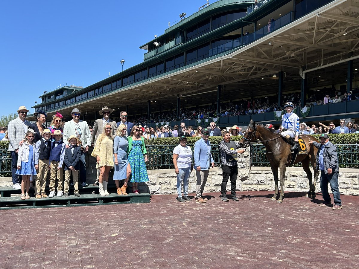 🏇🏼 @colebrookstable and jockey @luanmachado85 take the Early Double at @keenelandracing.