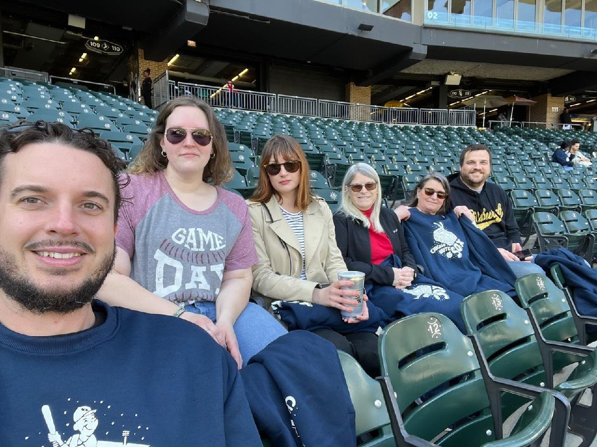 mrndr2's tweet photo. #BetterAtTheBallpark https://t.co/z58Q4vLfZv