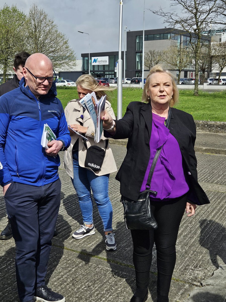 Great to be out knocking doors across Artane-Whitehall/Coolock today on the #LE24 campaign trail. 

It's clear that people want change. On June 7th vote for Sinn Féin to make that change happen #ChangeStartsHere 🇮🇪