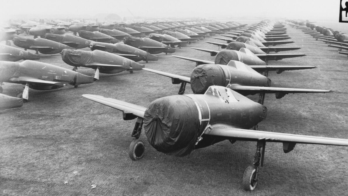 Boneyardsafari's tweet image. #otd US Army Air Forces Aircraft await assembly in an English field, after being transported by ship across the Atlantic 13 April 1944 Can you pick out the different aircraft in the background? #p47 #p51 #usaaf #wwii #england #aviationsafari #aviationpreservation #boneyardsafari