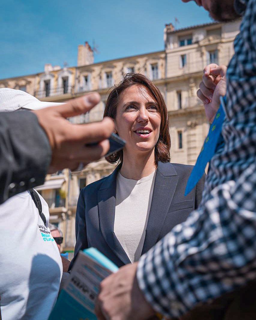 ValerieHayer's tweet photo. Quel plaisir d’être venue parler de notre #besoindEurope avec les Marseillais aux côtés de @SabrinaRoubache, de nos élus et de nos militants !

Carrefour de l’Europe et de la Méditerranée, cœur battant de notre culture et de notre jeunesse, Marseille est une terre européenne. 😊 https://t.co/TzU6bGuFTo