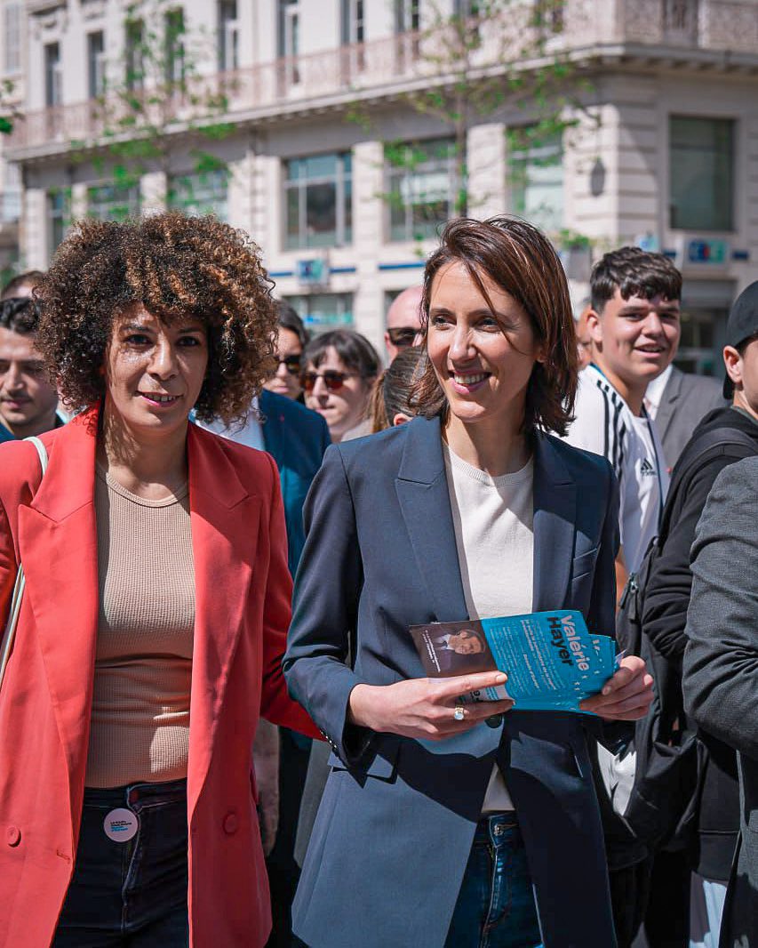 ValerieHayer's tweet photo. Quel plaisir d’être venue parler de notre #besoindEurope avec les Marseillais aux côtés de @SabrinaRoubache, de nos élus et de nos militants !

Carrefour de l’Europe et de la Méditerranée, cœur battant de notre culture et de notre jeunesse, Marseille est une terre européenne. 😊 https://t.co/TzU6bGuFTo