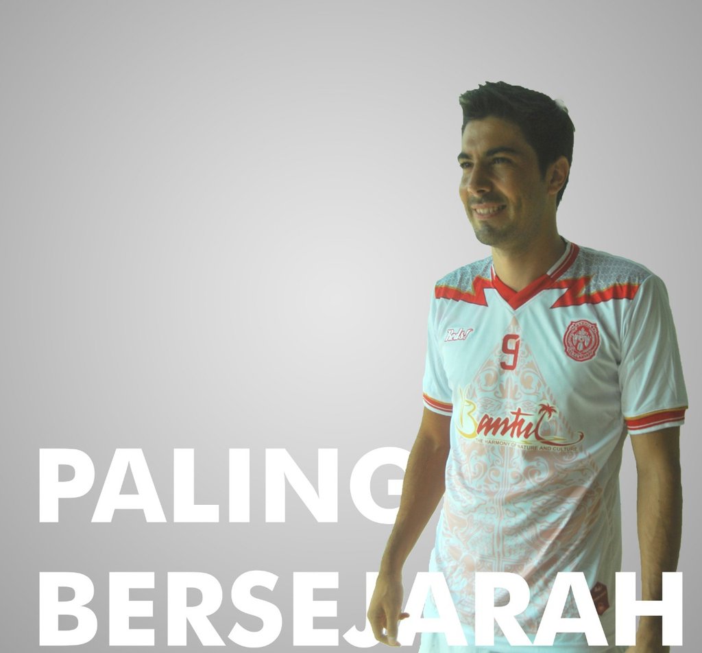 Redswm's tweet image. Jersey bernickname "gunungan" ini diproduksi untuk ISL 2014. Puncak karier Ezequiel setelah mencicipi semua kasta Liga Indonesia hanya dgn satu tim

#trustdisional