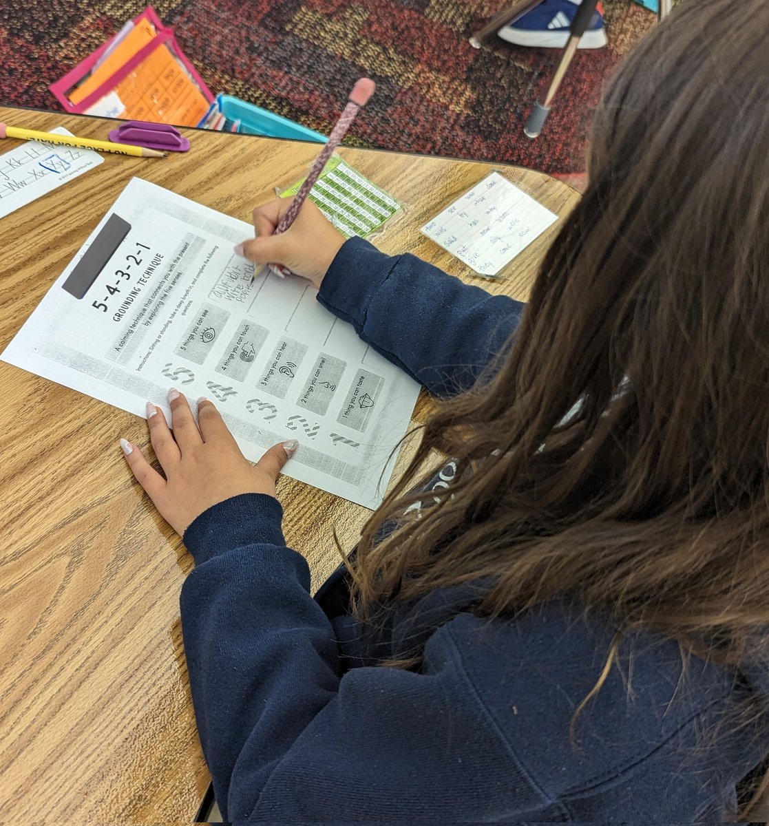 CounselorTanyaO's tweet image. Students are exploring their 5 senses &amp;amp; learning how to use the 5-4-3-2-1 grounding technique as a coping skill. 
👅👂🏾👀👃🏾🤚🏾

#SchoolCounselor #CopingSkills #CalmingStrategies