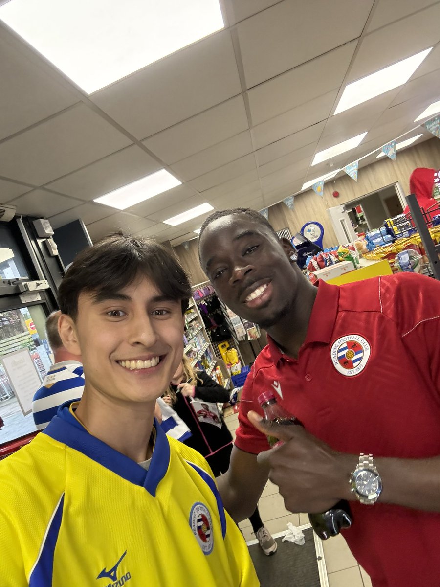 RossTayk's tweet photo. Just celebrated with the players, coaches and Rubén in the petrol station. They stopped to get the boozes! 🍻🥳 WE ARE STAYING UP!!! #ReadingFC https://t.co/87Xbt7TPZF