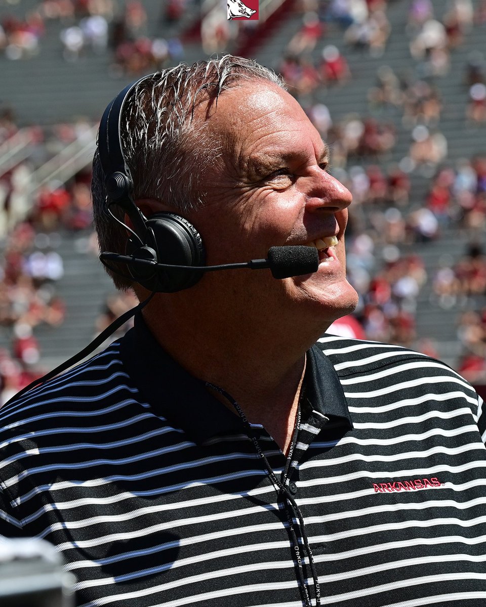 RazorbackFB's tweet photo. 😄😎 https://t.co/0dFNigsd6e