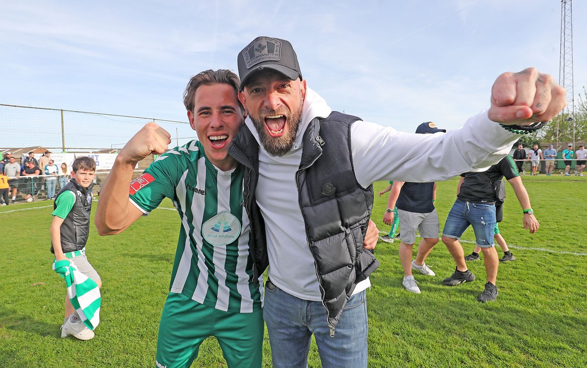 Siri show me a proud dad @ChrisSearch6 @ben_search7 with his son who is going to be playing in the FA Vase final at Wembley. @GWRovers @CJPhillips1982 @EssexSenior #LovePhotography