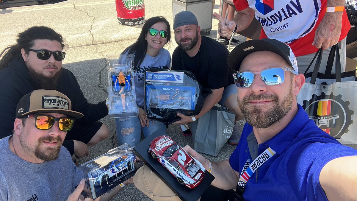 MRPodcast12's tweet photo. @donallens making friends and new followers @TXMotorSpeedway waiting for @KyleLarsonRacin signing. #nascar #kylelarson @TeamHendrick https://t.co/xGp1uT1ZNx