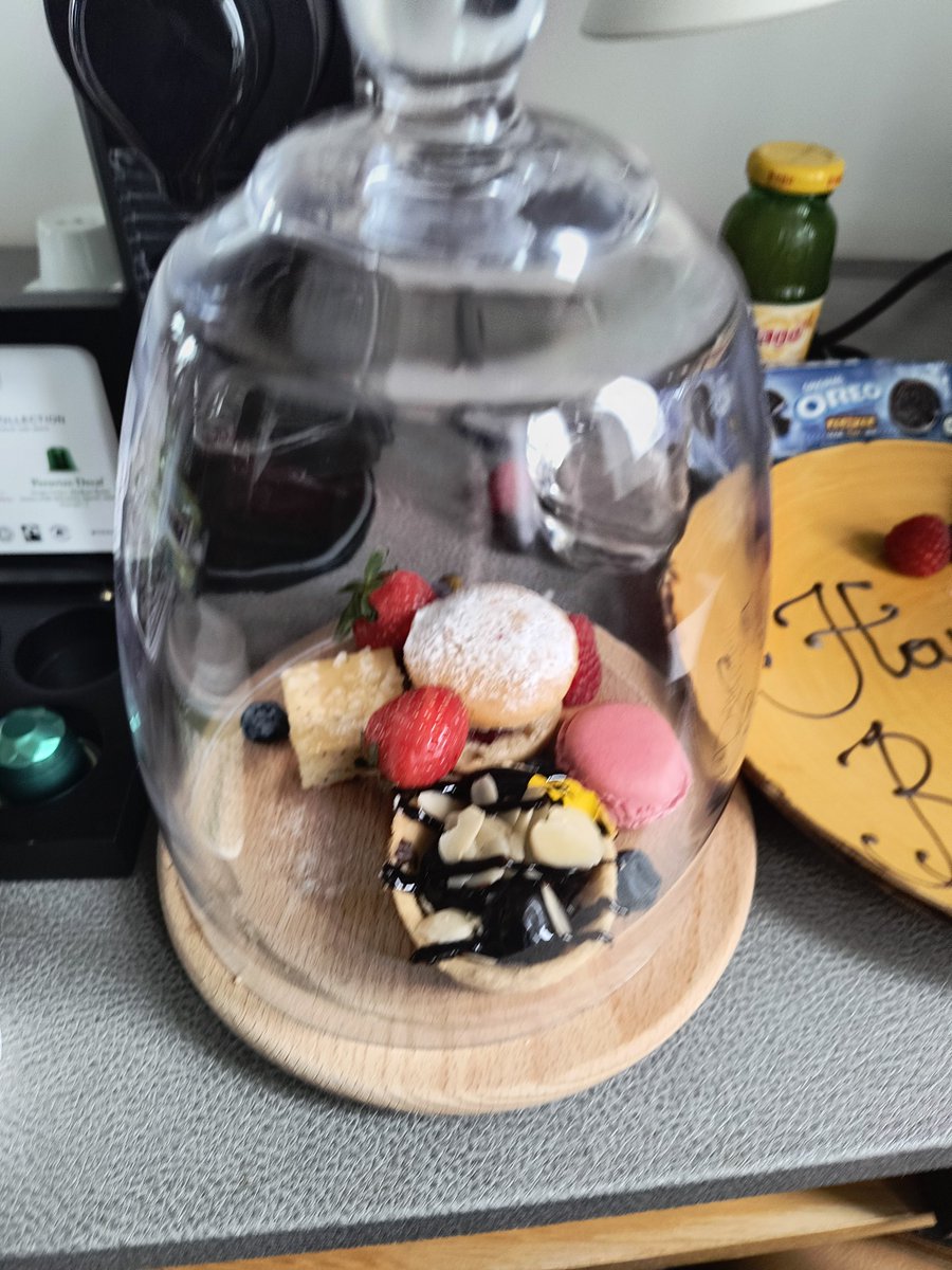 amethystevents's tweet photo. Enjoying a great visit to @TheBristolHotel @DoyleCollection
to see the Ballroom, where our clients have recently held a residential conference.. And tied in with a family weekend away.  Huge thanks to the fabulous Louise and the team for the surprise treats 🎂🍾🥂 https://t.co/TMDXRJmN21