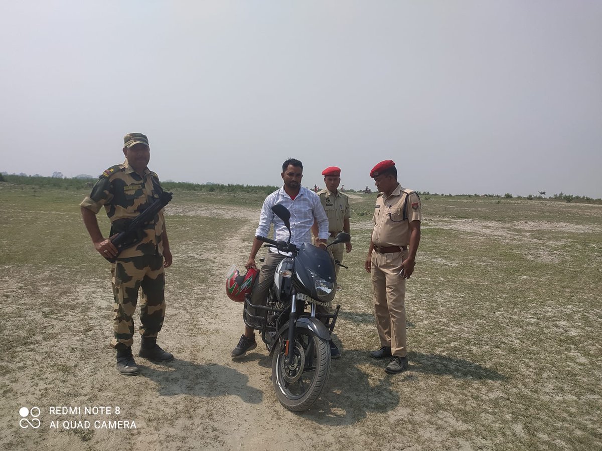 Joint area domination and naka checking conducted today by @Dhubri_Police and BSF personnel in remote areas near the Indo- Bangladesh borders ! @assampolice @DGPAssamPolice @gpsinghips @HardiSpeaks