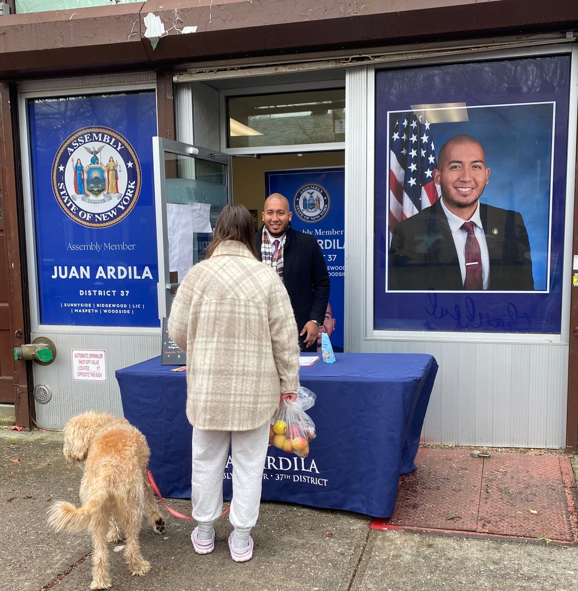 🐶 ♻️ Great to provide Saturday Office Hours for the community & dog treats to furry neighbors! Many residents came to speak about the importance of accessible composting sites, expanding community gardens & the harmful impacts of plastic as a public health crisis.