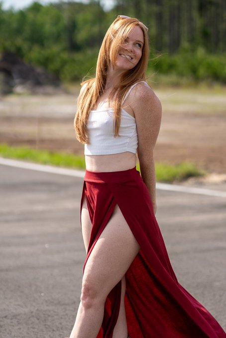 Watch Lily Olsen's leaked NSFW photo on TwXstars