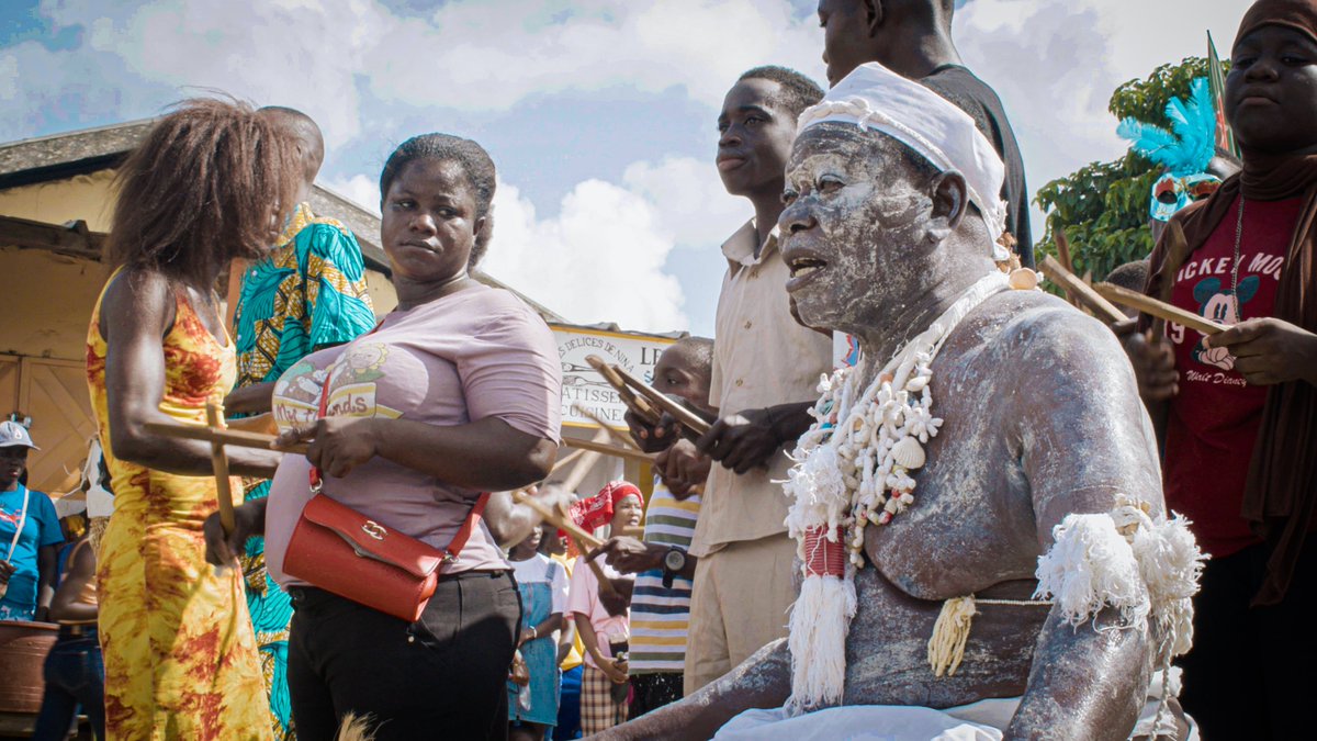 NaderFakhry_'s tweet photo. Aujourd'hui, le Popo Carnaval illumine la Côte d'Ivoire ! 🌍✨ Entre danses, costumes éclatants et musiques envoûtantes, Bonoua se transforme en un véritable carrefour de cultures. Plus qu'une fête, c'est un puissant hommage à l’héritage des Abourés. https://t.co/f9C0o3ETzW