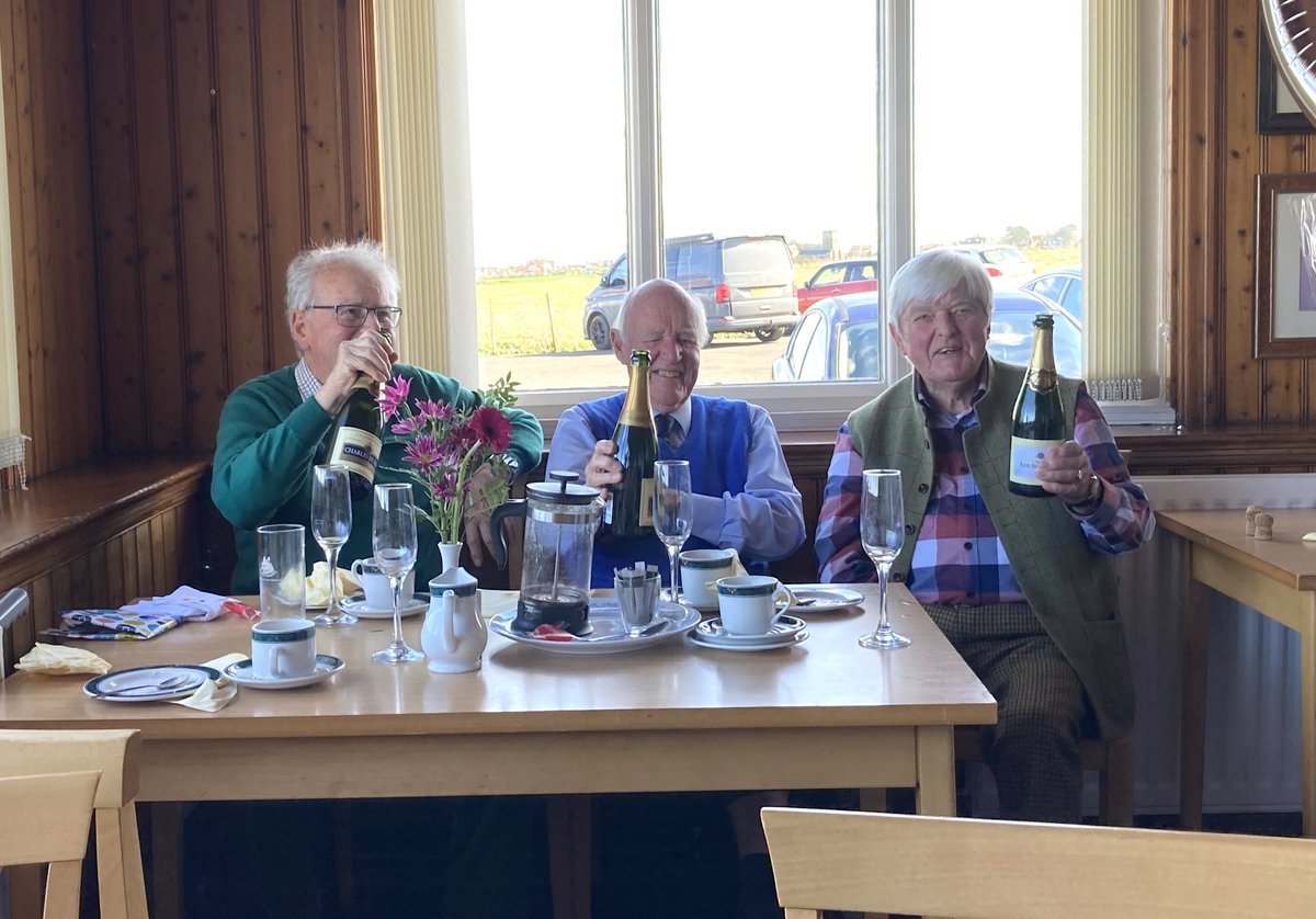 Wonderful to celebrate TWO 90th birthdays with Tony & Angela, family & friends in Northumberland @Bamburghgolf today. Lunch, lots of fizz & an AMAZING cake! 

(And 3 gents showing how to enjoy your tenth decade!🍾!) 

#Beadnell #Bamburgh #Ninety