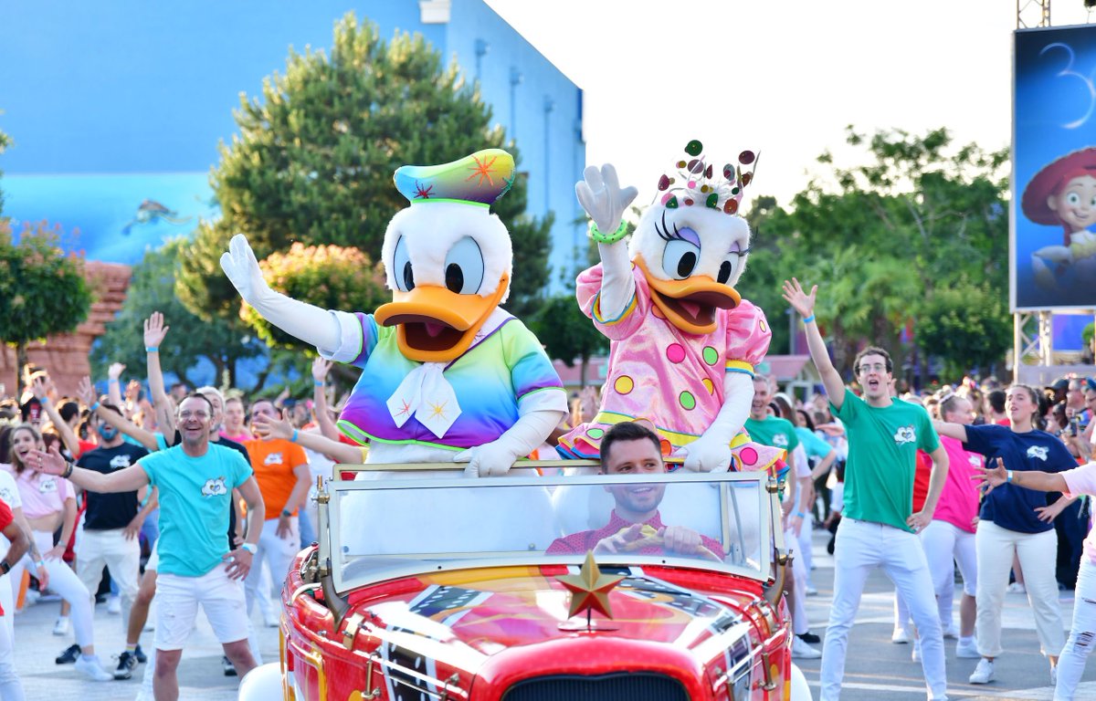 Aucune information concernant le retour de la Disneyland Paris Pride n’a pour le moment été partagée par Disneyland Paris. Cela laisse penser que l’événement ne sera pas de retour cette année. L’édition 2023 avait été marquée par de nombreuses difficultés…