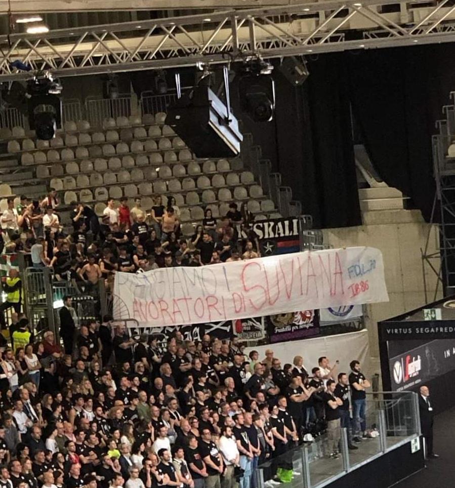 indarbaskonia86's tweet photo. [BOLOGNA ON TOUR] 1/2
Zure alboan gaude, edozein lekutan!
#BetikoakEdonon https://t.co/bZRmk6jt2L