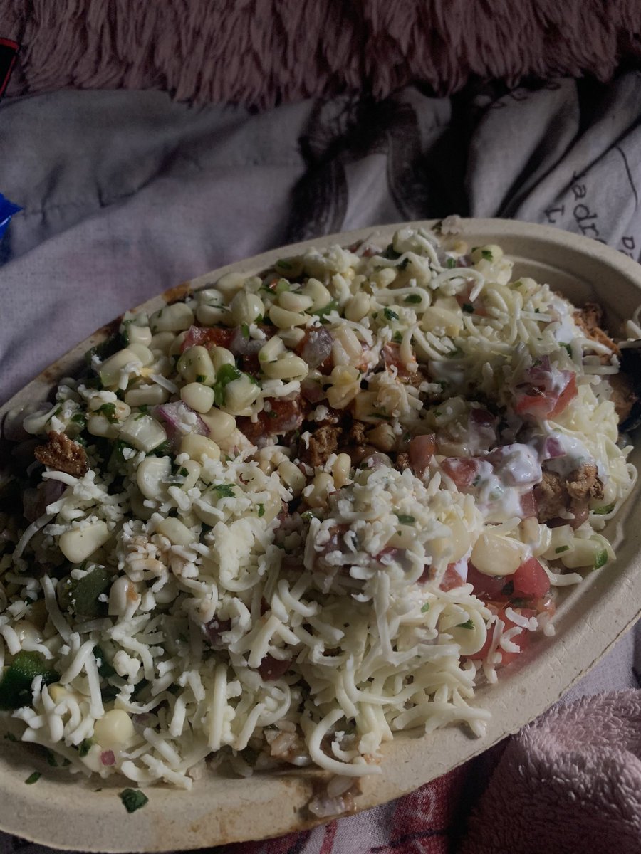 taesobabyy's tweet image. Chipotle thread or y’all don’t eat it??