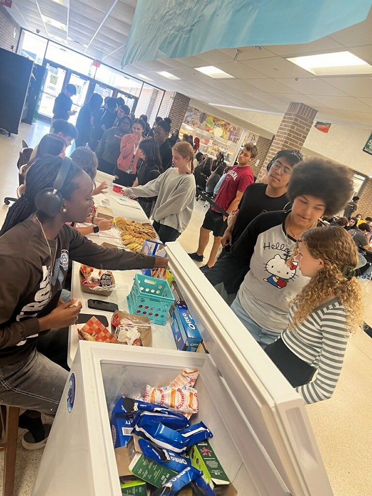 Honor Roll students got some sweet treats on Friday!