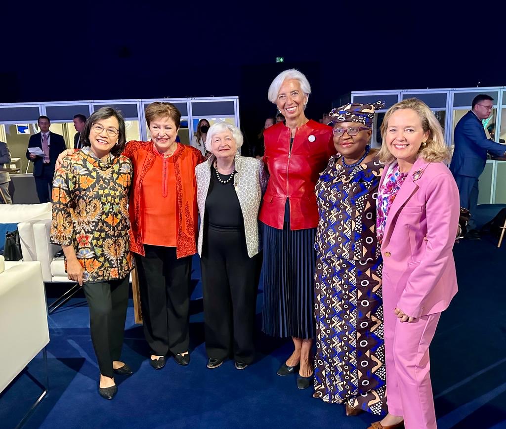 Ahead of next week’s IMF-World Bank spring meetings in Washington DC, Let me congratulate my sister and colleague ⁦@KGeorgieva⁩ for her election to a second term as MD of the IMF. With a band of sisters running a good chunk of the world’s finances and economies!