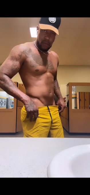 Did you gym today 😝 Gym been hitting, what u think? https://t.co/uMSV8OnpiU<a href="/tag/goodmorning"class="tags"><span>#goodmorning</span></a><a href="/tag/sayitback"class="tags"><span>#sayitback</span></a>