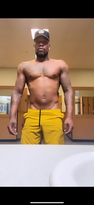 Did you gym today 😝 Gym been hitting, what u think? https://t.co/uMSV8OnpiU<a href="/tag/goodmorning"class="tags"><span>#goodmorning</span></a><a href="/tag/sayitback"class="tags"><span>#sayitback</span></a>