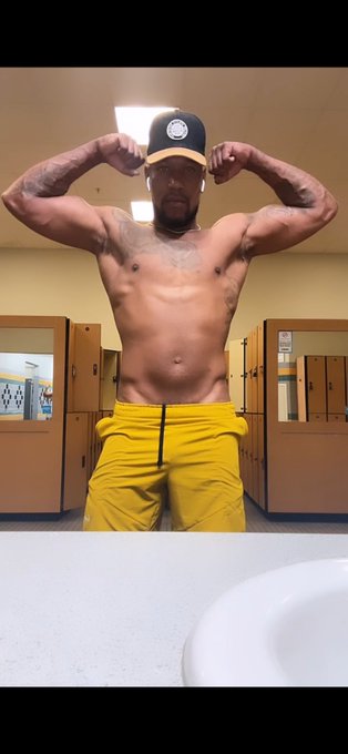 Did you gym today 😝 Gym been hitting, what u think? https://t.co/uMSV8OnpiU<a href="/tag/goodmorning"class="tags"><span>#goodmorning</span></a><a href="/tag/sayitback"class="tags"><span>#sayitback</span></a>