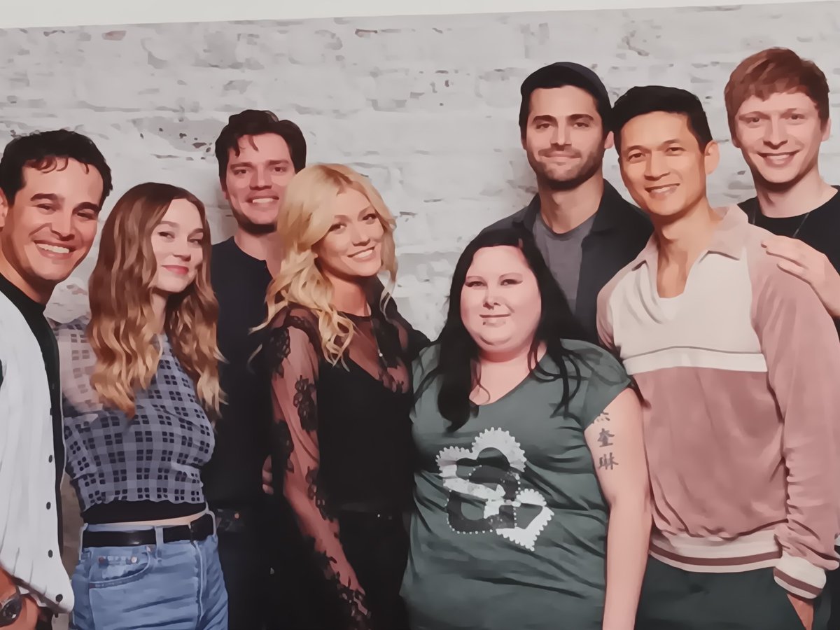 TheEvilSadness's tweet photo. Mortal Hunters Convention. Best weekend ever ❤️ #dominicsherwood #kathrinemcnamara #matthewdaddario #albertorosende #tessamossey #harryshumjr #willtudor #photoops #convention #shadowhunters @Ent_Event https://t.co/uDOfjlaNxU