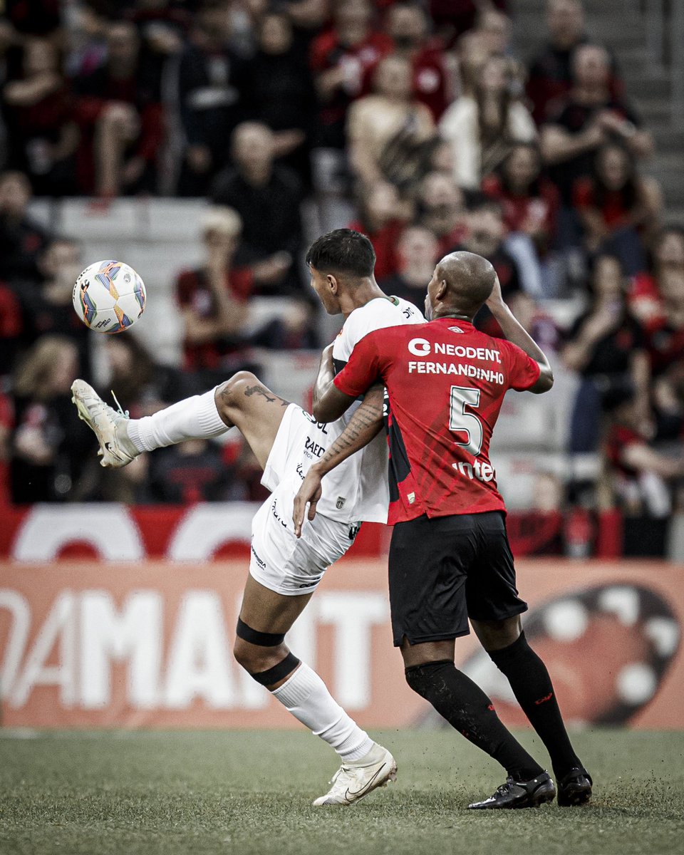 menesesfoto's tweet photo. Zé Vitor com seus, agora, companheiros de time. Seja bem vindo! 😅

📷 @menesesfoto https://t.co/lxrJL00hQs