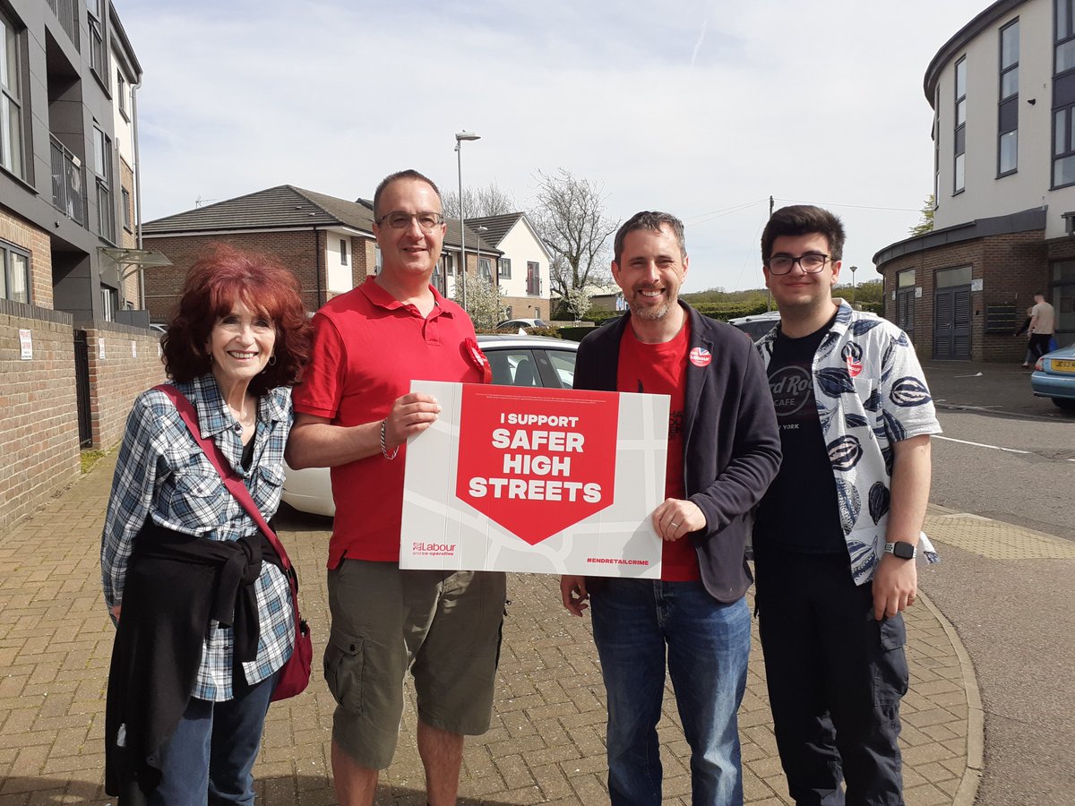 Second #labourdoorstep this afternoon, supporting @CoopParty campaign for Safer High Streets and greater protection for retail workers along with @PhilWaiteHw from @UsdawUnion! @AlexJKyriacou @HarlowLabour