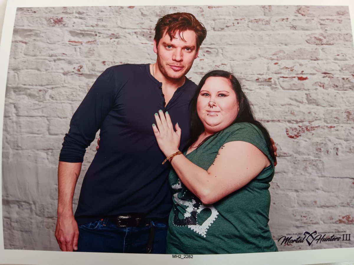 TheEvilSadness's tweet photo. Mortal Hunters Convention. Best weekend ever ❤️ #dominicsherwood #kathrinemcnamara #matthewdaddario #albertorosende #tessamossey #harryshumjr #willtudor #photoops #convention #shadowhunters @Ent_Event https://t.co/kF0Fo8aVA0