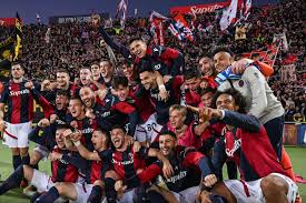Thiago Motta’s Bologna 2023/24 — Serie A’s surprise giants. A thread [🧵] Bologna have been one of the best & most surprising sides in Serie A with their showcasing of fluid football with them in 4th, coached by the former PSG & Barça player — Thiago Motta. (In possession)