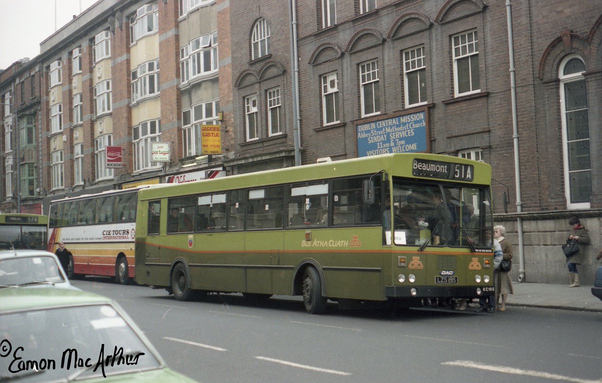 1988 - Clontarf based KC195 is seen loading on a 51A to Beaumont on Upper Abbey Street. #dublinbus #kc195 #dublin1988