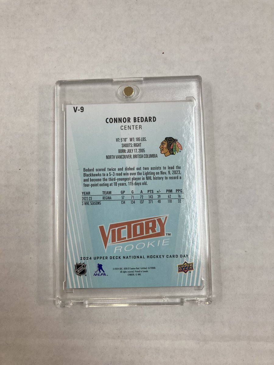 WOW… THIS IS SOME BIRTHDAY LUCK IF I’VE EVER SEEN IT 🤩

Connor Bedard BLACK VICTORY ROOKIE out of a National Hockey Card Day PACK !! 🍀

#NHCD #YEG #UpperDeck #Edmonton #hockeycards @UpperDeckHockey