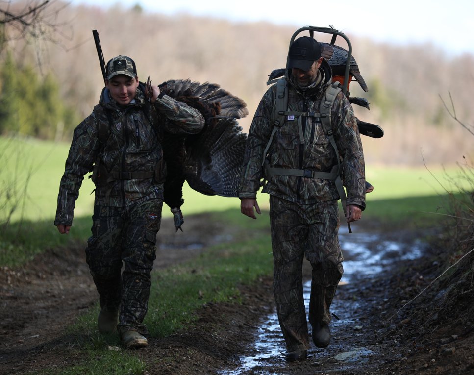 AllenCoHunting's tweet photo. From early mornings to late nights, every moment is an adventure worth capturing. Who else loves family hunting trips?  

#FamilyTraditions #HuntingSeason #MakingMemories #hunting #huntinggear https://t.co/WeeQrsz7Bl
