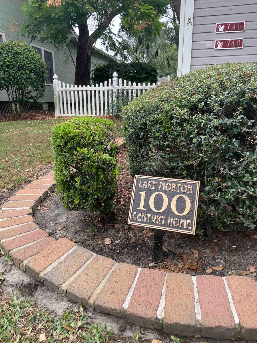 Beautiful historic home in the Lake Morton historic district 💜 🗓️ Open House Sat 13, 2024 ⏰ From 11:00 am to 4:00 pm 🗺️ 746 Mississippi Ave, Lakeland FL 33801