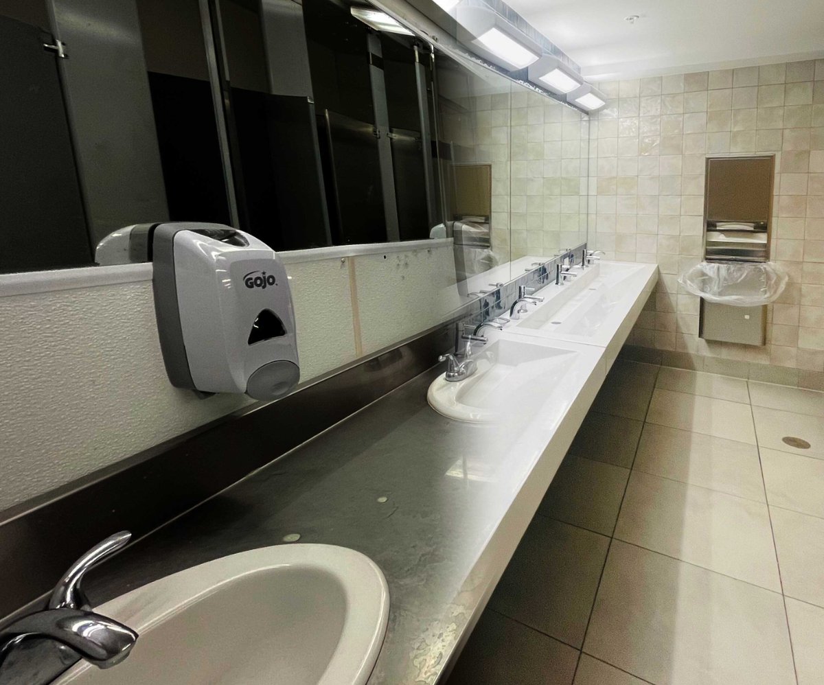 CitygateTweets's tweet image. 🚽 Why Bathrooms Matter 🛁

At @ShelterKC, they just completed a $1.5M renovation, with $400K towards restroom upgrades. Learn more about their Trauma-Informed Design process at t.ly/NaKI-

#DignityMatters #BathroomUpgrades #TraumaInformedDesign #ShelterKC