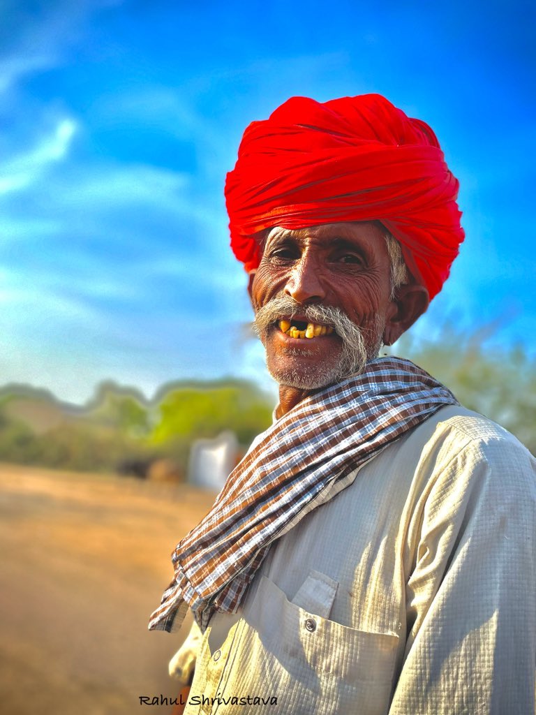 Ah ! That smile. The world behind it may not be bright. Still. Toothy. Wholesome. Infectious #Rajasthan