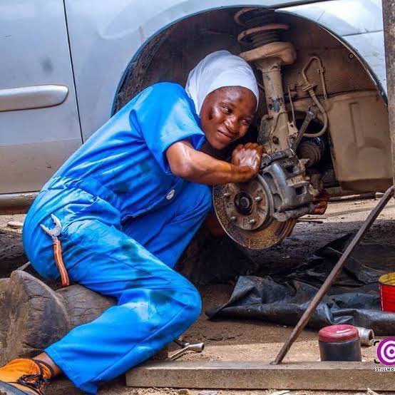 Even if your battery is 1% leave a heart ❤️ for this hardworking young Queen 🙏🙏🙏🙏 Dollar Asaba Segun Ogungbe Igbos Owerri Shaffy Bello Covenant University Naira Chioma Okoli Reno Iron Dome Shallipopi PH City