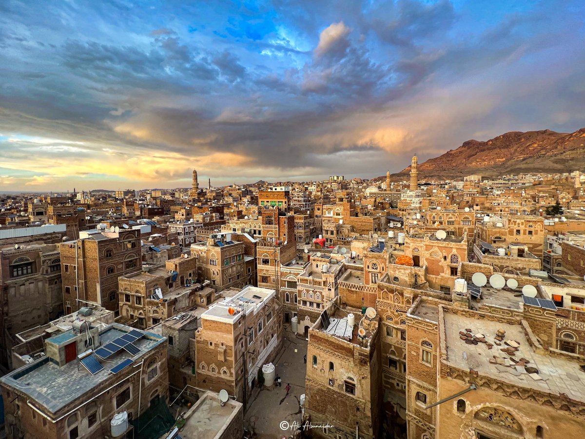 صنعاء عبق التاريخ 
زاوية جديدة من منظر صنعاء القديمة 
بالجوال 🤳
Shot on iPhone 13 Pro
شاركو التغريدة 🤍💐
#Yemen