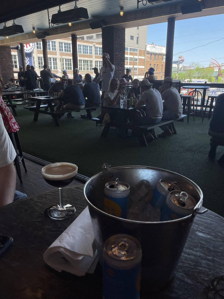 Brandonsilva__'s tweet photo. @stoolpresidente perfect place to spend a Saturday https://t.co/qPtLAW57Pl