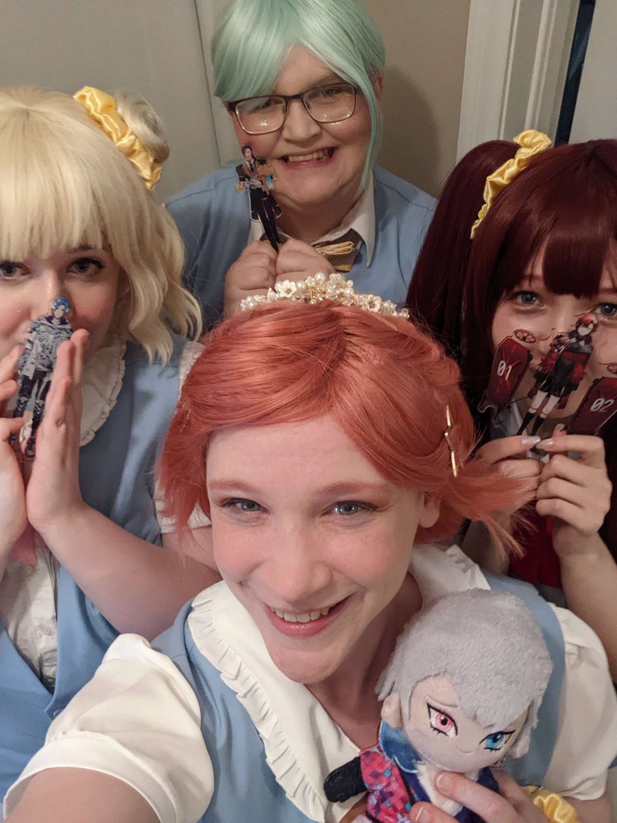 Finarael's tweet photo. We go again! Get ready for another Sunshine Rush Idols invasion, Lawrence!!
w/ @bunnyshortcakes @pantsless1 @kanappi09 at #lawrencepubliclibrary #lplcon https://t.co/d9p3qJ0gLs