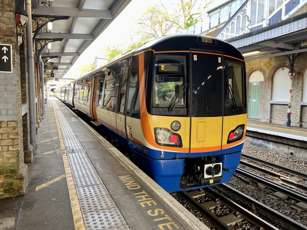 378147 at #DenmarkHill on the 16.28 to #DalstonJunction #class378 13/4/24