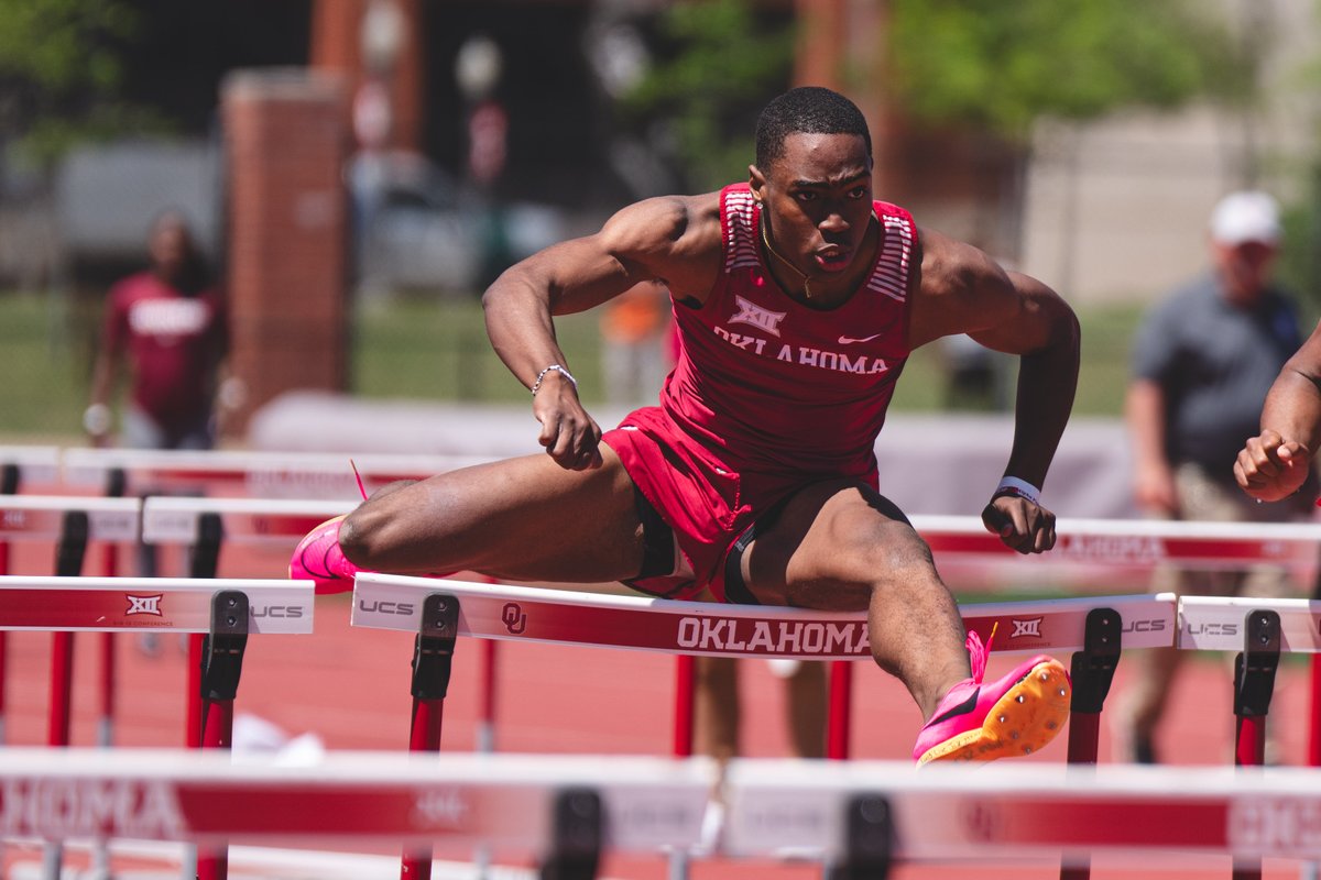 𝐌𝐞𝐧'𝐬 𝟏𝟏𝟎-𝐦𝐞𝐭𝐞𝐫 𝐡𝐮𝐫𝐝𝐥𝐞𝐬:

Freshman Austin Kiser earns second place with a career-best time of 14.13.