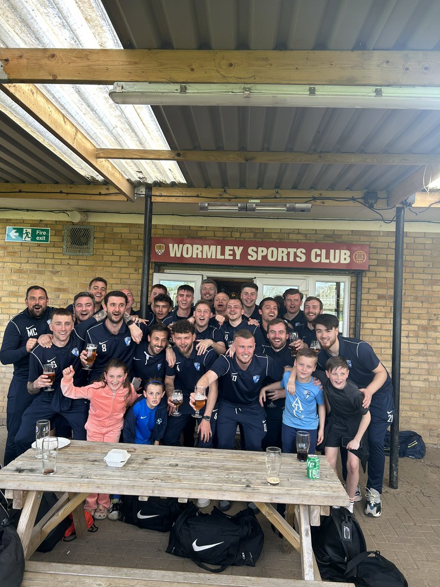 rayleighmills's tweet photo. @WormleyRoversFC @BasildonTownFC Long live the Mills Benfleet feeder club, all that money youse are fucking shite https://t.co/VYyvdug9D6