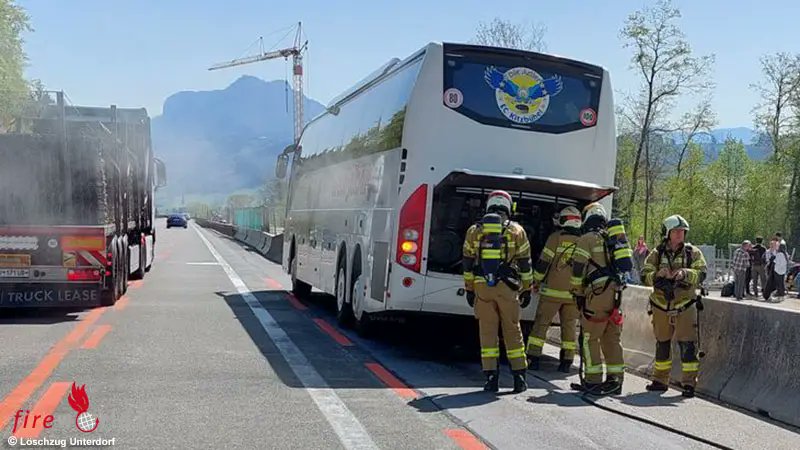 Sbg: Rauchentwicklung an Reisebus auf der A 1 bei Thalgau - 
 fireworld.at/2024/04/13/sbg…