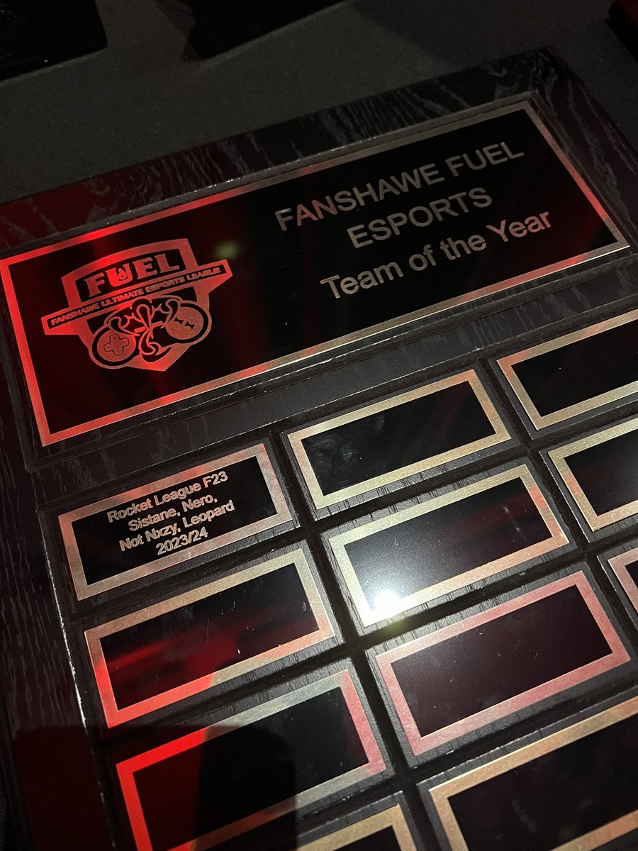 Huge shoutout to <a href="/FanshaweFuel/">Fuel Esports</a> <a href="/fanshawesu/">Fanshawe Student Union</a> for the awards last night ! That’s a wrap brother! <a href="/thesketchreal/">TheSketchReal</a>